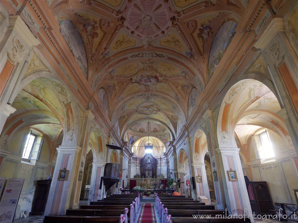 Castelletto Cervo (Biella) - Interno della chiesa del Priorato Cluniacense dei Santi Pietro e Paolo